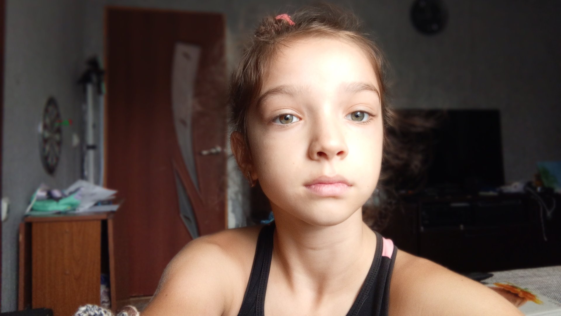 потянула руку😭😭