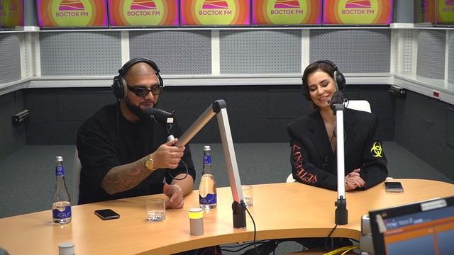 Seville и Артём Качер о треке «Один из двух», распаде Artik & Asti и осетинских пирогах | Восток FM смотреть онлайн