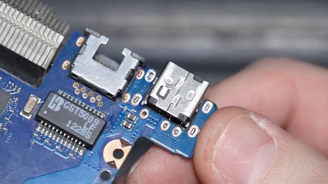 РЕИНКАРНАЦИЯ ноутбука Samsung NP300: собираем из двух - один. смотреть онлайн