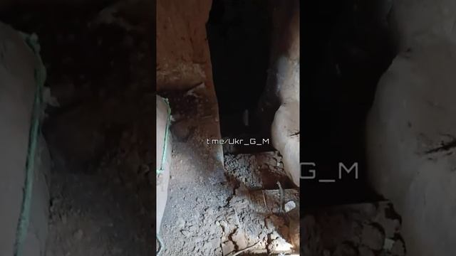⚡️СВО 18+ Боевик ВСУ демонстрирует последствия ежедневных прилетов FPV-дронов ВС РФ по их позиции смотреть онлайн