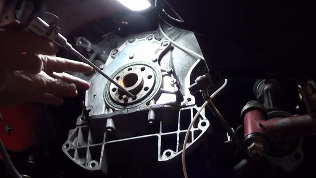 560SL - Removing The Rear Main Seal смотреть онлайн