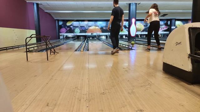 Straight bowling 11lb ball semi dry lane with broken pins - score 236. смотреть онлайн