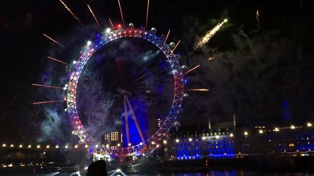London Fireworks.. Happy n Safe New Year 2021🎶🎶🥳.. Last year firework. London eye fireworks #HNY202 смотреть онлайн