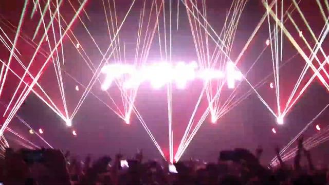 Swedish House Mafia - Antidote - United Center смотреть онлайн