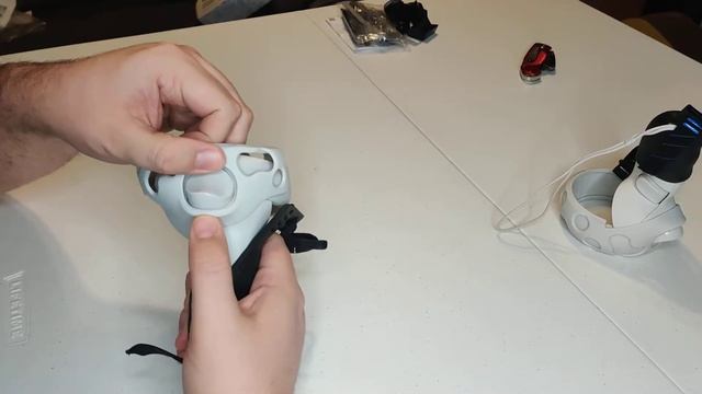 Quest 2 Controller Protection - VRCOVER's Halo Protector with AMVR Controller Grip смотреть онлайн