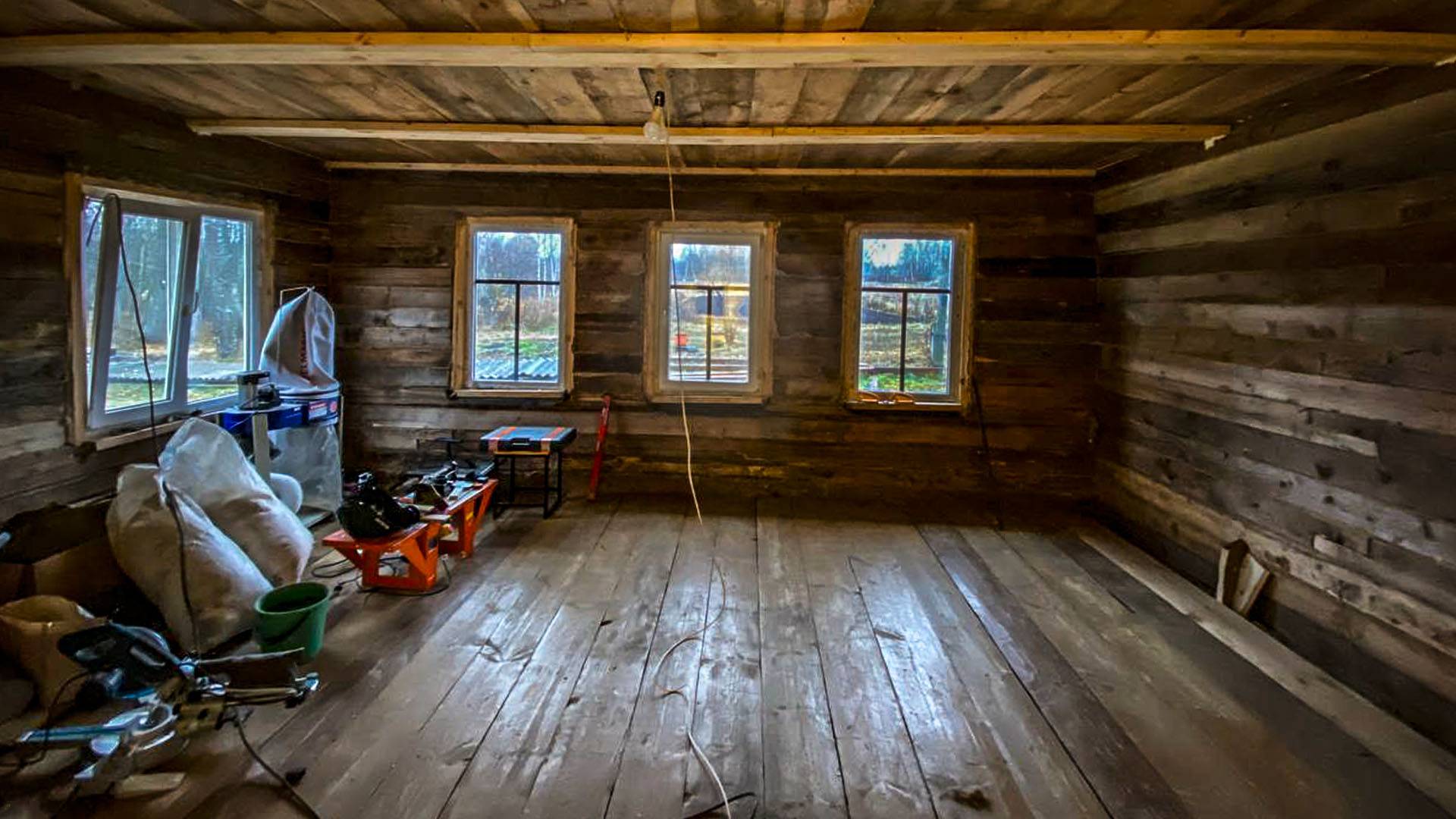 Мастерская обрела прочный пол и начала работу. В техэтаже появилась нужная и удобная вещь смотреть онлайн