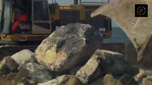 Why Dubai,s Man Made Islands are Still Empty (Biography video ) смотреть онлайн