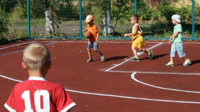Мы играем в баскетбол (We play basketball) смотреть онлайн