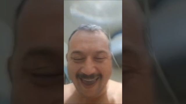 Носи УСЫ, носи , не ССЫ 😂