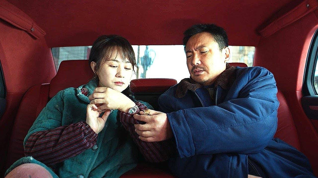 Миллиардер в трущобах — Русский трейлер (2024) смотреть онлайн