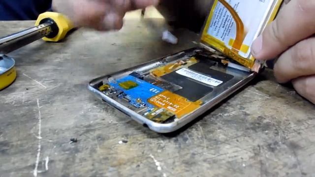IPOD 2g /Soldar Bateria смотреть онлайн