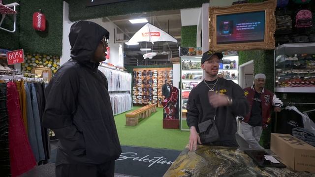 DJ PAUL OF THREE 6 MAFIA GOES SNEAKER SHOPPING AT PRIVATE SELECTION смотреть онлайн