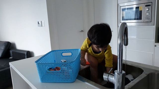 Kiyaan's World - Toy Car Wash Hot Wheels смотреть онлайн