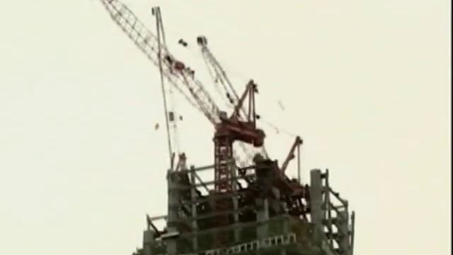 EARTHQUAKE ROCKS WORLDS TALLEST SKYSCRAPER TAIPEI 101 смотреть онлайн