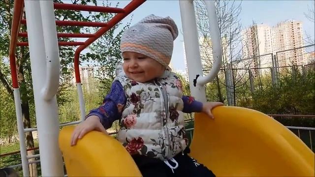 Ах, уж эта горка! Сама взбираюсь, сама и еду! смотреть онлайн