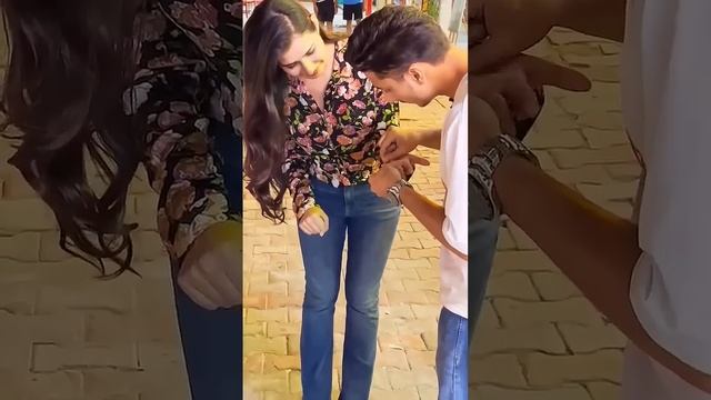Magic with CUTE girls😳 #shots #magic #street #public #publicreaction #magician смотреть онлайн