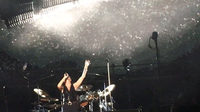 Depeche Mode Cover Me смотреть онлайн