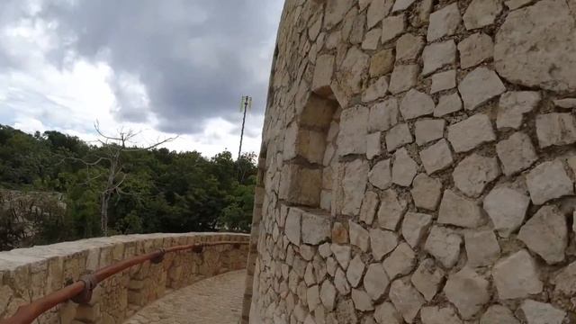 Необычные архитектурные решения душевых и туалетов в парке Xcaret, Mexico часть 2 смотреть онлайн