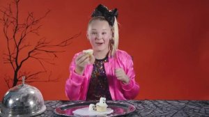 JoJo Siwa, Breanna Yde, & More Try the Halloween 'Trick or Treat Taste Test' 🎃