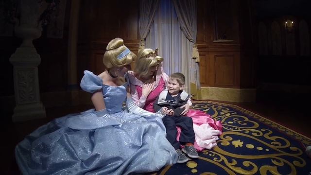 There was a little boy named Carson telling about Thomas the Train to Princess Aurora and Cinderell смотреть онлайн
