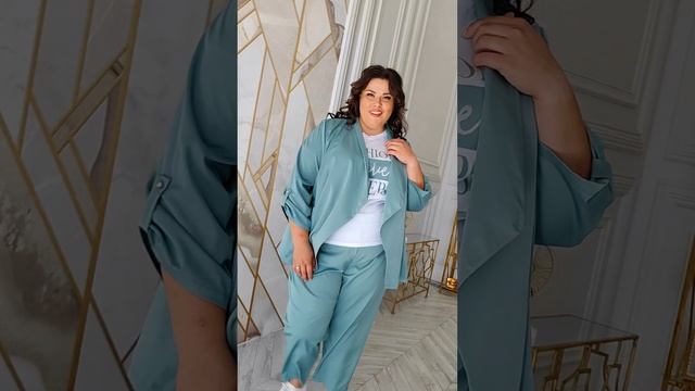 Костюм брючный тройка с футболкой смотреть онлайн