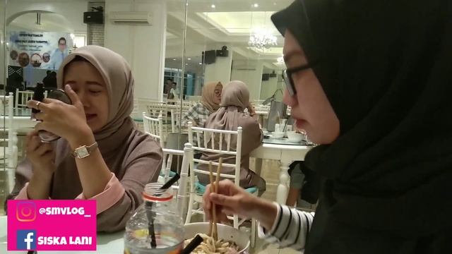 Girls Day Out ! Meet Up Saturday Night with My Best Friend In Muse Cofe | SM VLOG смотреть онлайн