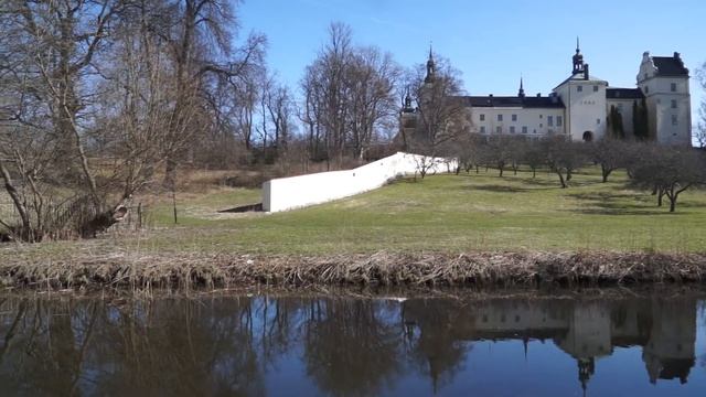 Tyreso slott in sunny day. early spring смотреть онлайн