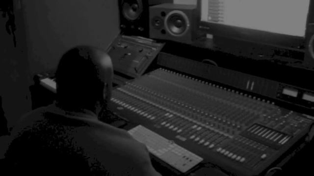 Music Producer Lynx Mafia In The Recording Studio With Songwriter Tiffany Love смотреть онлайн