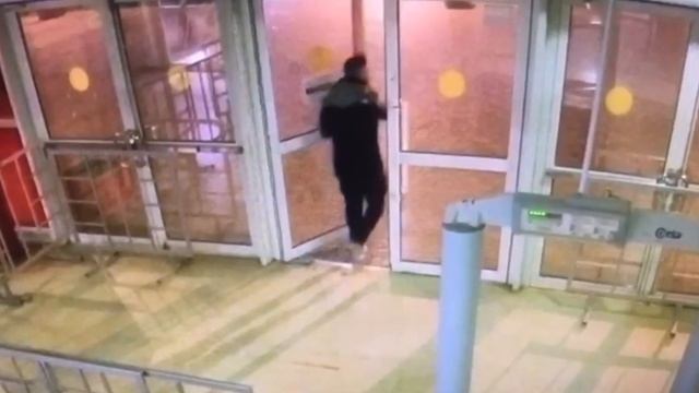 Нефтяник украл ноутбук после тренировки смотреть онлайн