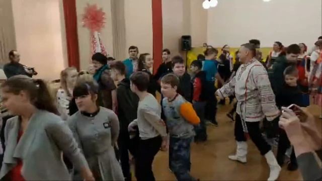 Музыкально-танцевальная программа масляничной вечоры/ www.krasnoturinsk.info смотреть онлайн