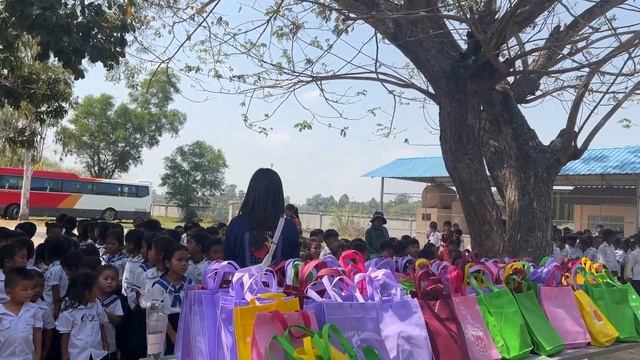 Charity Trip Vlog🌟【School Club】- Prey Veng Province, Cambodia 📍🇰🇭 смотреть онлайн