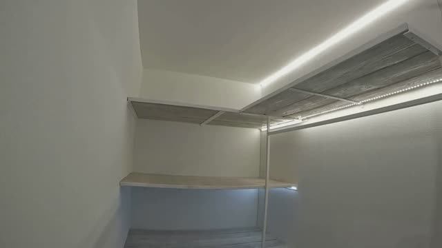 Как сделать полки в гардеробе и кладовке из брашированных досок. смотреть онлайн