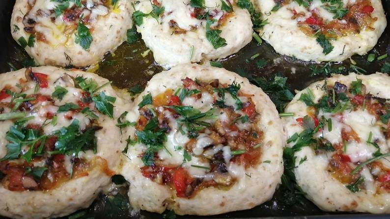 Куриные ватрушки с грибной начинкой
