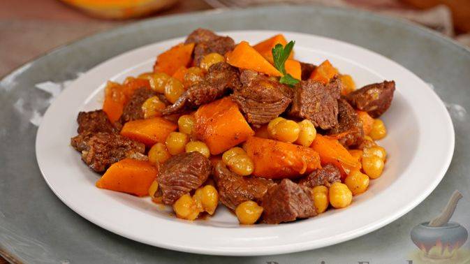 ГОВЯДИНА, ТУШЕННАЯ С НУТОМ И ТЫКВОЙ