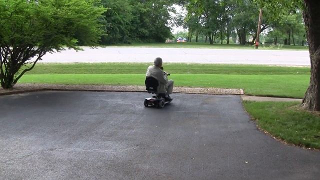 Max on Grandpa Rasheed's scooter смотреть онлайн