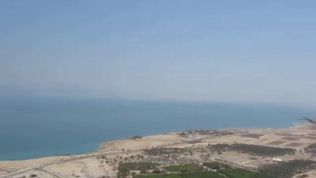 I am trekking in oasis Ein Ged. There are Desert and Dead Sea around. смотреть онлайн