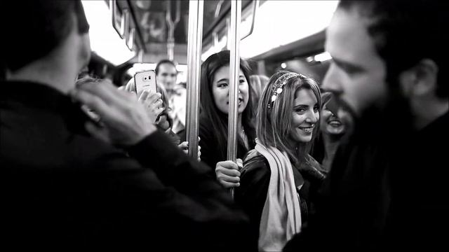 The subway strippers - Les strip-teaseurs du métro. смотреть онлайн
