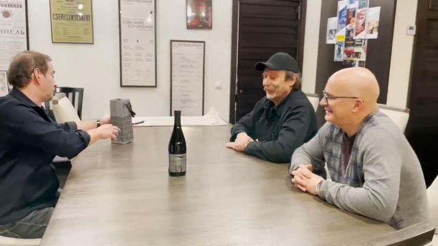 Эстафета с новогодними подарками от одного московского театра к другому продолжается! смотреть онлайн