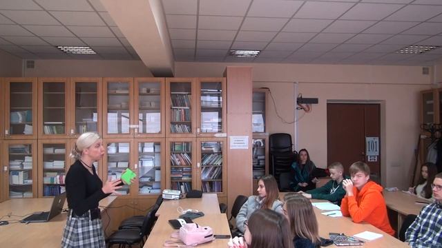 1. Ірина Чудовська: "Загадкова соціологія: цікава наука чи прибуткова практика?" смотреть онлайн