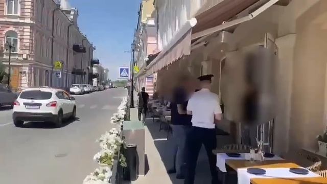 Полиция провела рейд по астраханским кафе смотреть онлайн