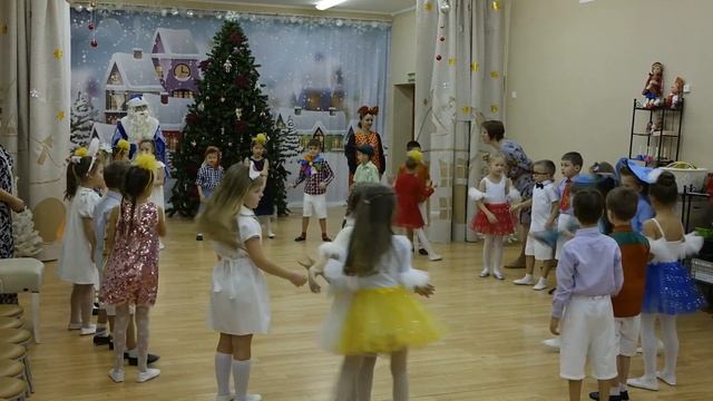 10 эпизод. Приход Деда Мороза смотреть онлайн