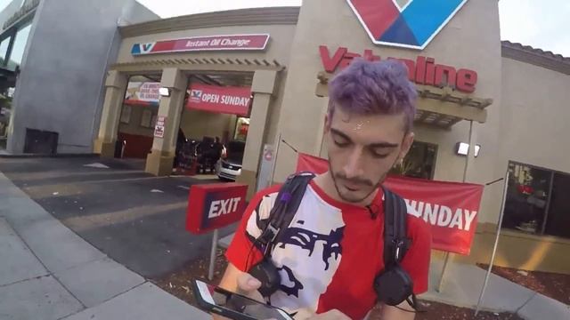 Ice Poseidon - Threatened by angry mob gangster at Italian Restaurant смотреть онлайн