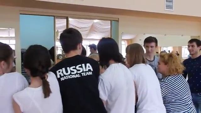 Падает Татьяна смотреть онлайн