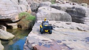 2 трактора упали с водопада