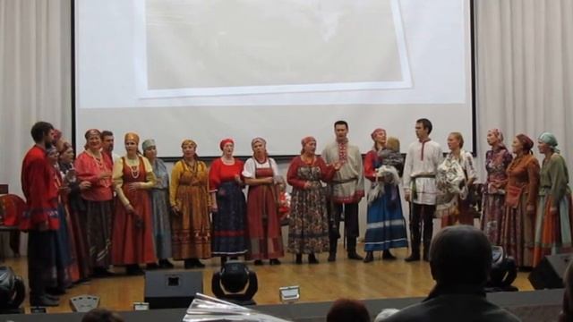 Над Москвой заря... - хор Беседушка в Бронницах. смотреть онлайн