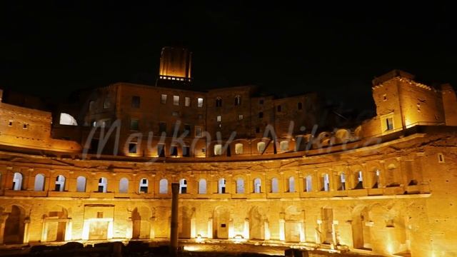 The ruins of Trajan's Market, Night. Rome, Italy. 4K смотреть онлайн