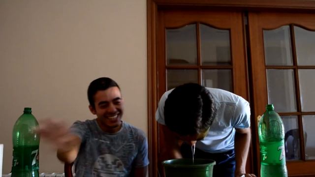 BANANA & SPRITE CHALLENGE! смотреть онлайн