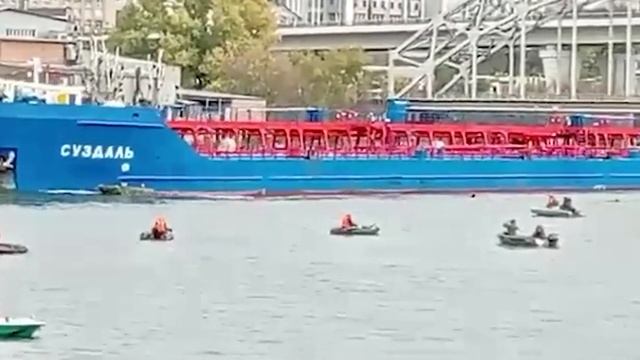 Астраханский танкер сбил рыбаков в столице ЮФО смотреть онлайн