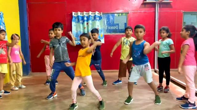 Queen London Thumakda|| Dance cover || L-STAR смотреть онлайн