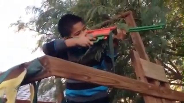 Boy vs girl gun battle смотреть онлайн